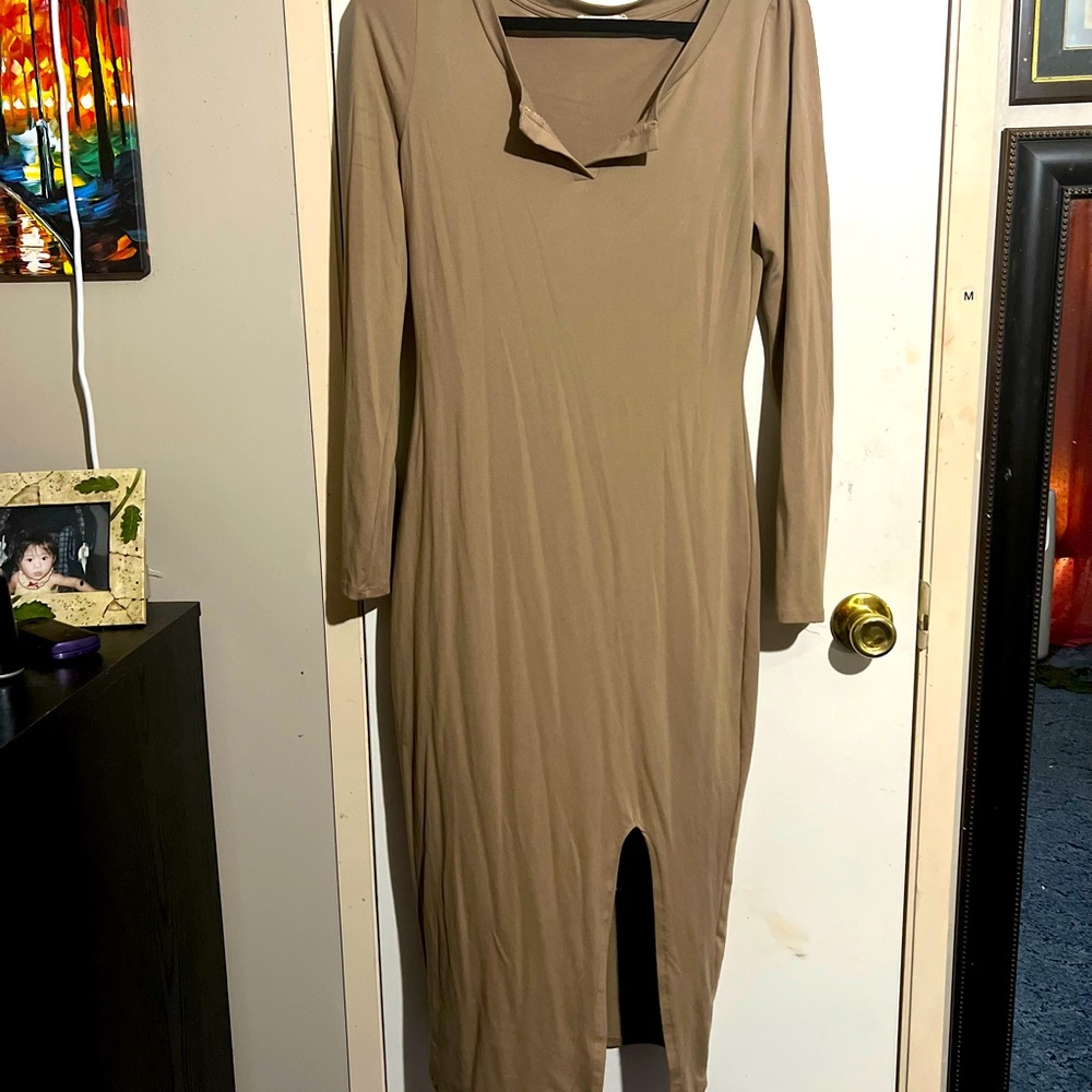Heart Hips Maxi Long Sleeve Dress Size L (Tan)